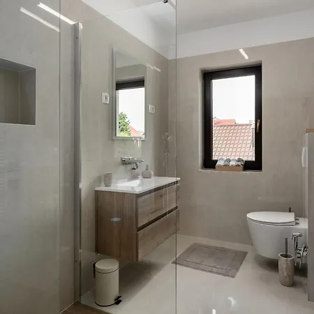 House Arni * Delnice