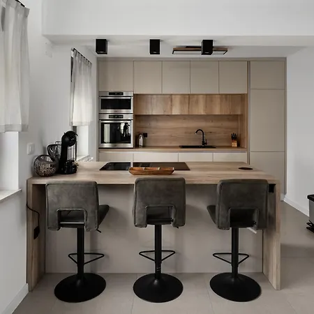 Vila House Arni *