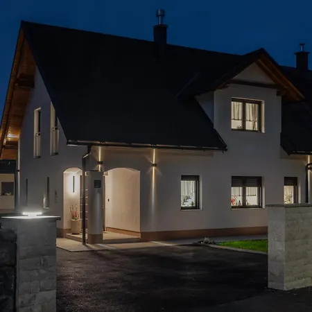 House Arni * Delnice